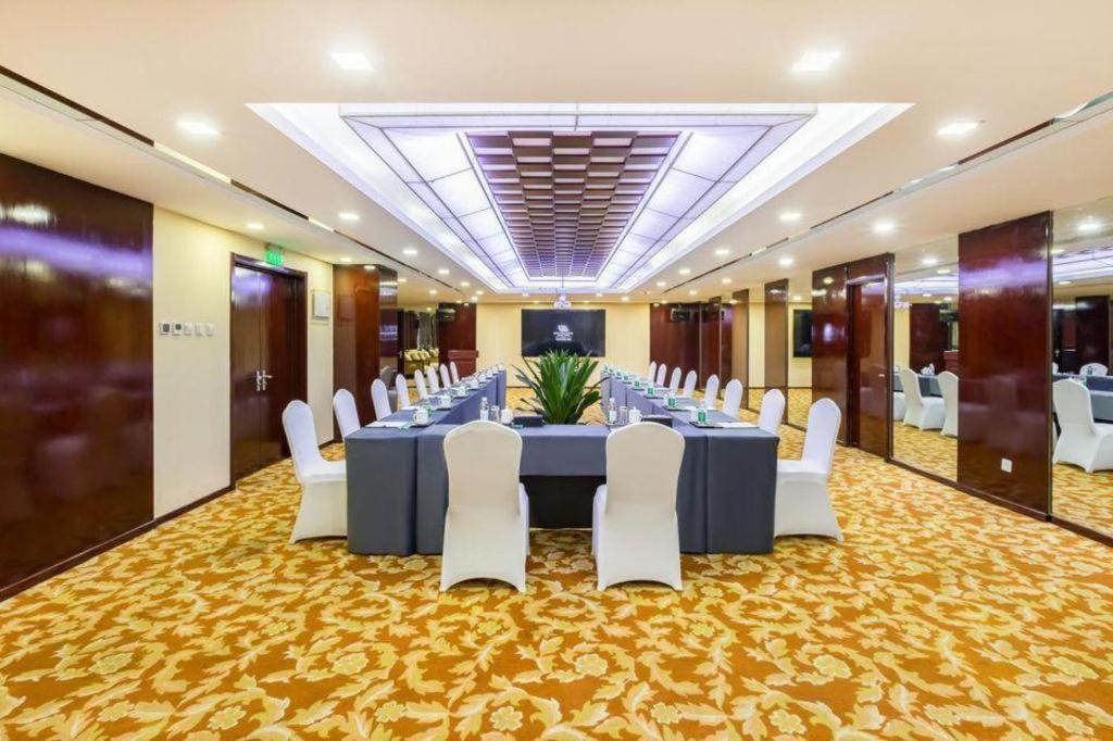West International Trade Grand Hotel Beijing Exterior photo